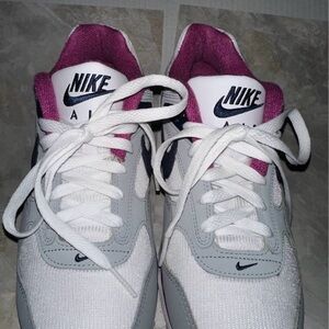 WOMENS NIKE AIR MAX CORRELATE WHITE/OBSEDIAN-WOLF GREY.